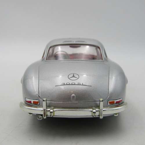 Welly Mercedes-Benz 300 SL model car - scale 1/24