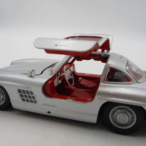 Welly Mercedes-Benz 300 SL model car - scale 1/24