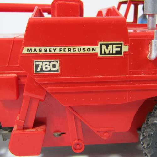 Britain`s Ltd. Massey-Ferguson 760 combine harvester model - scale 1/32