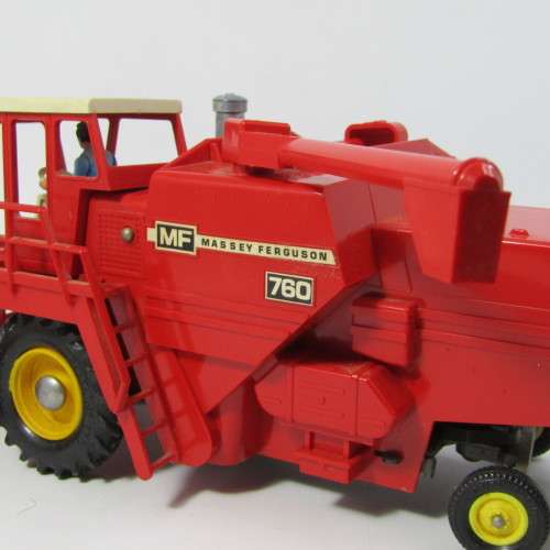 Britain`s Ltd. Massey-Ferguson 760 combine harvester model - scale 1/32