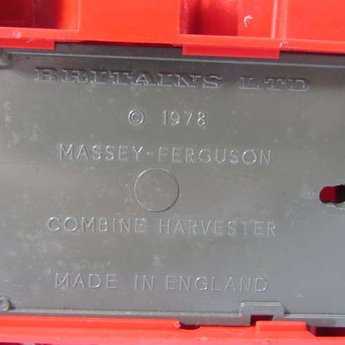 Britain`s Ltd. Massey-Ferguson 760 combine harvester model - scale 1/32