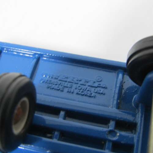 ERTL Blue forming wheeled trailer - scale 1/64 - scale 1/32
