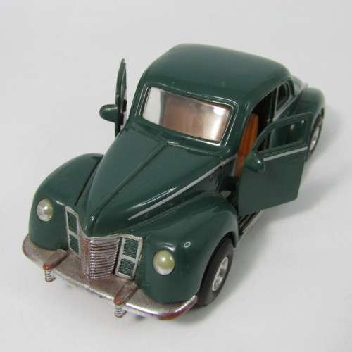 Tootsietoy 1940 Ford Coupe die-cast model car