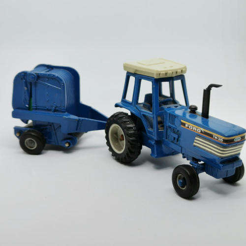 ERTL Ford TW-35 tractor with baler - scale 1/64