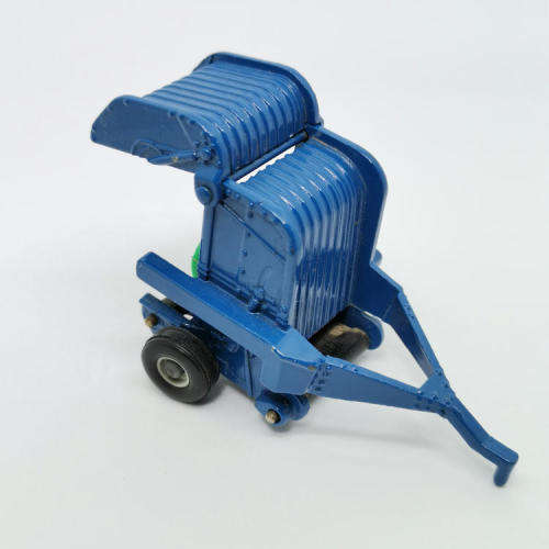 ERTL Ford TW-35 tractor with baler - scale 1/64
