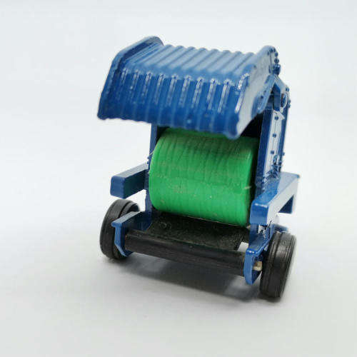 ERTL Ford TW-35 tractor with baler - scale 1/64