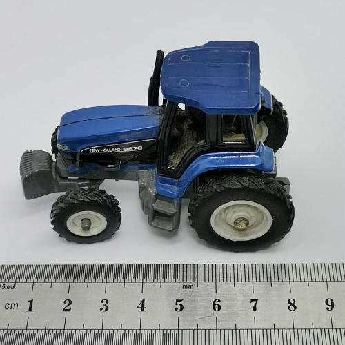 ERTL New Holland 8870 tractor with plough - scale 1/64