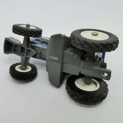 ERTL New Holland 8870 tractor with plough - scale 1/64