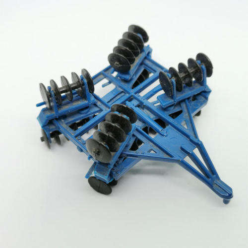 ERTL New Holland 8870 tractor with plough - scale 1/64