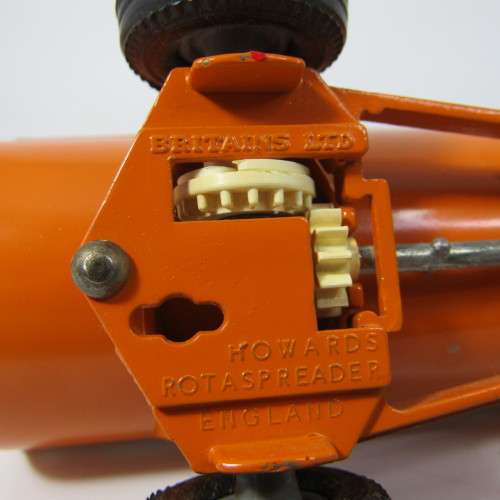 Britains Howard Rotaspreader 155 die-cast farming trailer - scale 1/32