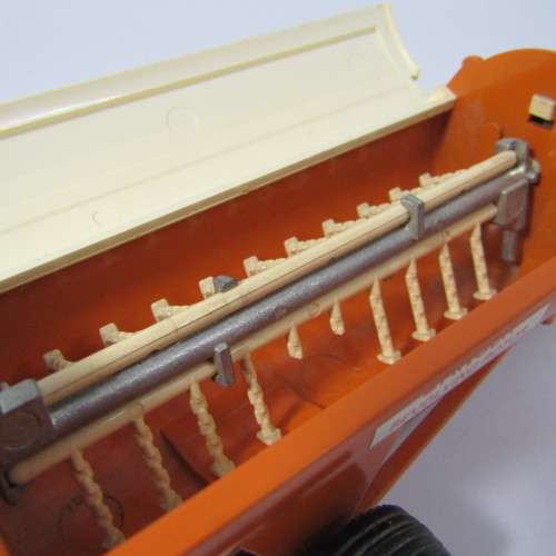 Britains Howard Rotaspreader 155 die-cast farming trailer - scale 1/32