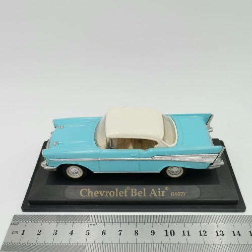 Road Signature 1957 Chevrolet Bel Air Hard top die-cast model car - Scale 1/43