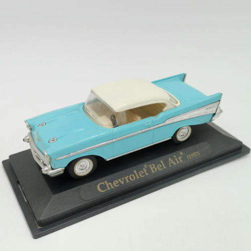 Road Signature 1957 Chevrolet Bel Air Hard top die-cast model car - Scale 1/43