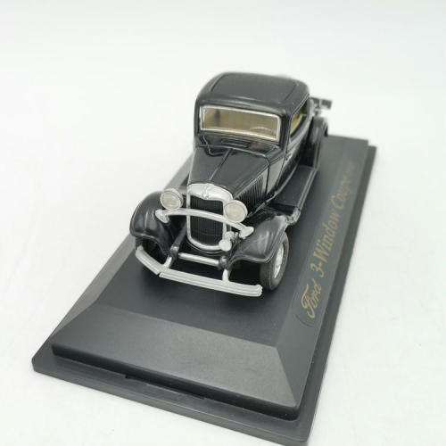 Road Signature 1937 Ford V8 convertible die-cast model car - Steering wheel missing - Scale 1/43