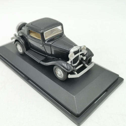 Road Signature 1937 Ford V8 convertible die-cast model car - Steering wheel missing - Scale 1/43