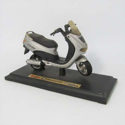 Maisto Peugeot Elyseo model motorcycle - scale 1/18