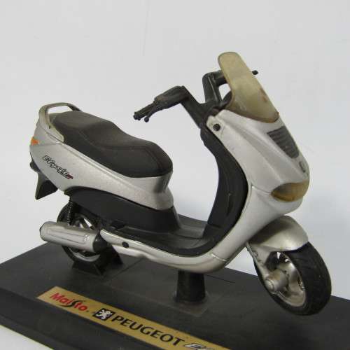 Maisto Peugeot Elyseo model motorcycle - scale 1/18