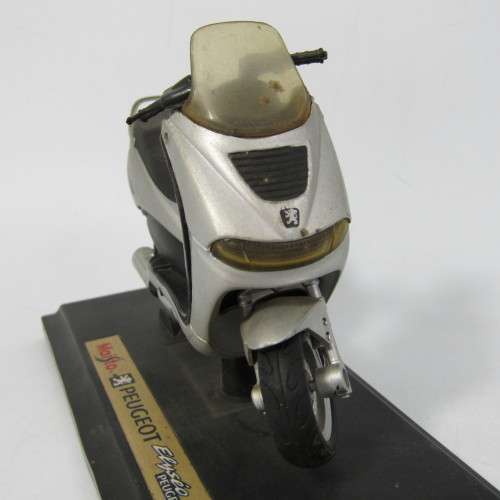 Maisto Peugeot Elyseo model motorcycle - scale 1/18