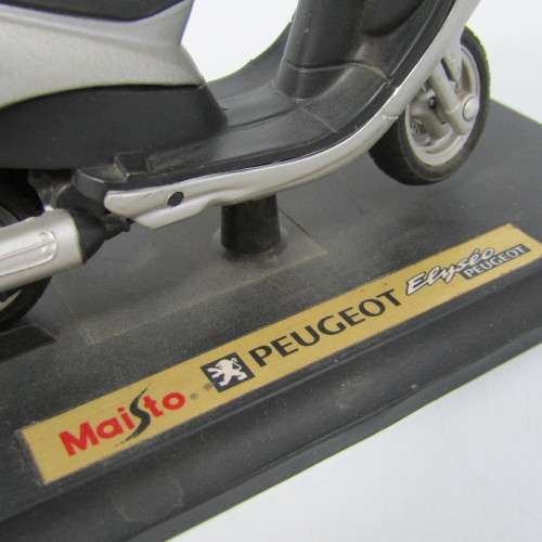 Maisto Peugeot Elyseo model motorcycle - scale 1/18
