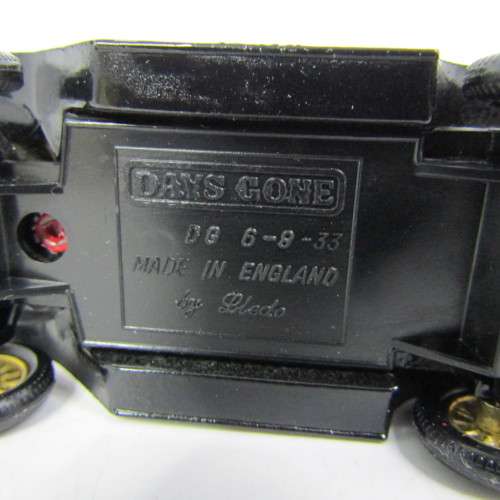 Lledo Days Gone 1920 Ford Model T van - Nestle Milk Chocolate model car in box