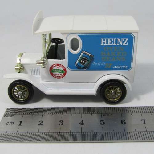 Lledo 1920 Ford Model T van - Heinz Oven Baked Beans model car in box
