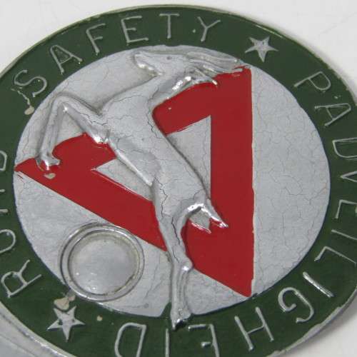 Vintage Road Safety car badge No. 1652 (Issued to Van Riebeeck?)