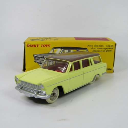 DeAgostini Dinky Toys Fiat 1800 Familiale toy car in box