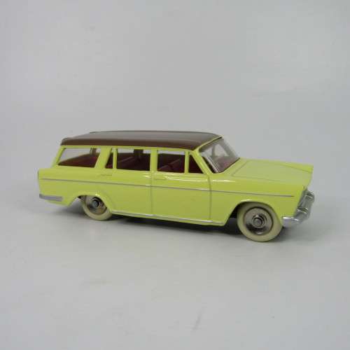 DeAgostini Dinky Toys Fiat 1800 Familiale toy car in box