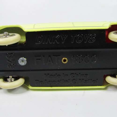 DeAgostini Dinky Toys Fiat 1800 Familiale toy car in box