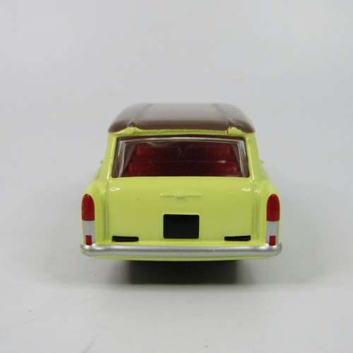 DeAgostini Dinky Toys Fiat 1800 Familiale toy car in box