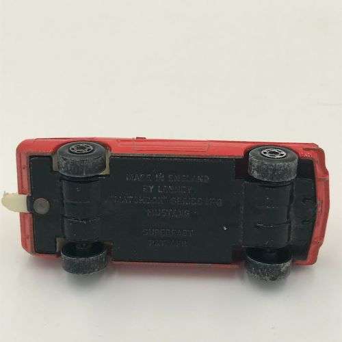 Lesney Matchbox No. 8 Superfast Mustang die - cast toy - damage windows