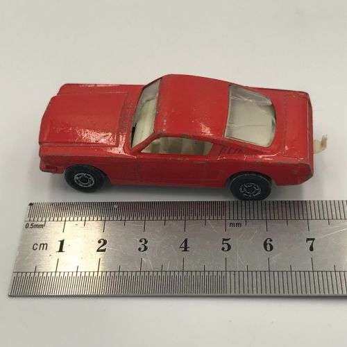 Lesney Matchbox No. 8 Superfast Mustang die - cast toy - damage windows