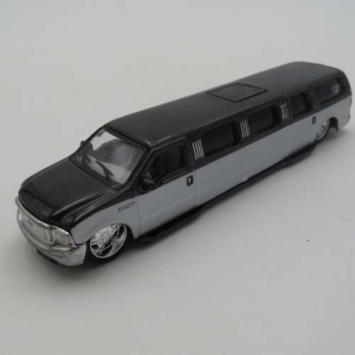 Maisto Playerz Ford Excursion limousine toy car - scale 1/64