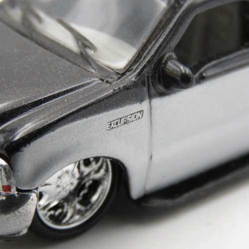 Maisto Playerz Ford Excursion limousine toy car - scale 1/64