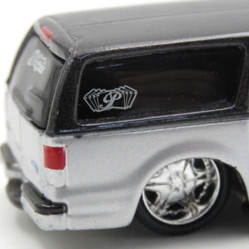 Maisto Playerz Ford Excursion limousine toy car - scale 1/64