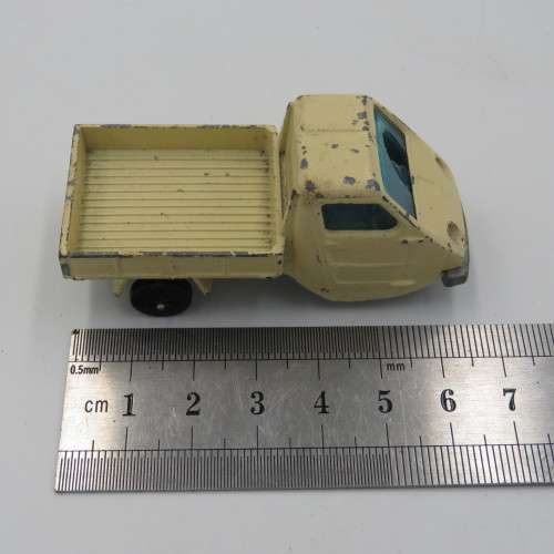 Corgi Juniors Whizzwheels Reliant TW9 toy car - Windscreen broken