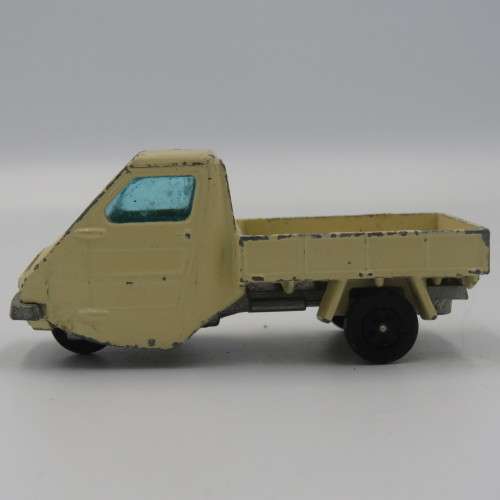 Corgi Juniors Whizzwheels Reliant TW9 toy car - Windscreen broken