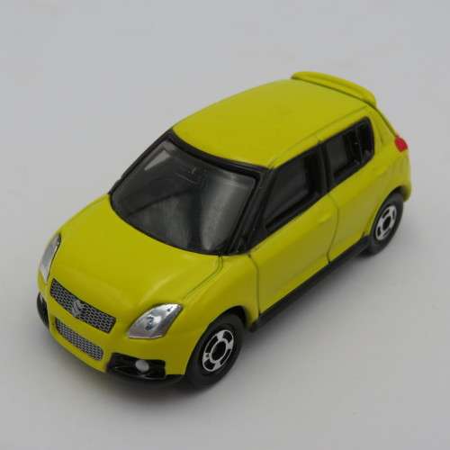 Tomica #61 Suzuki Switch Sport die-cast toy car opening rear - scale 1/60