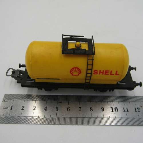 Vintage Lima Shell tanker railway wagon - HO scale