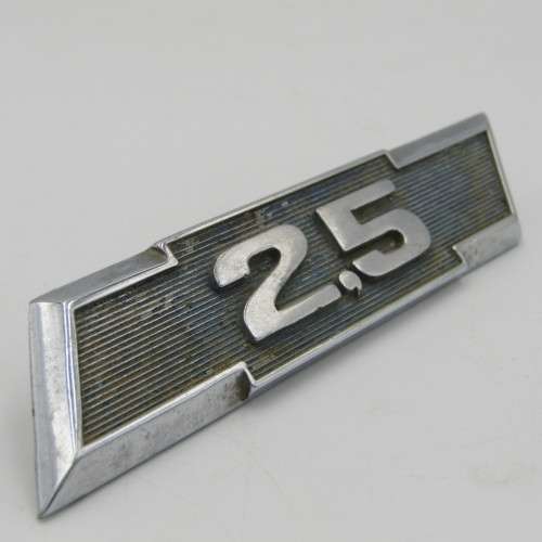 Vintage Chevrolet 2.5 car badge