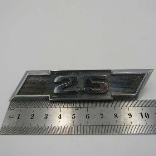 Vintage Chevrolet 2.5 car badge