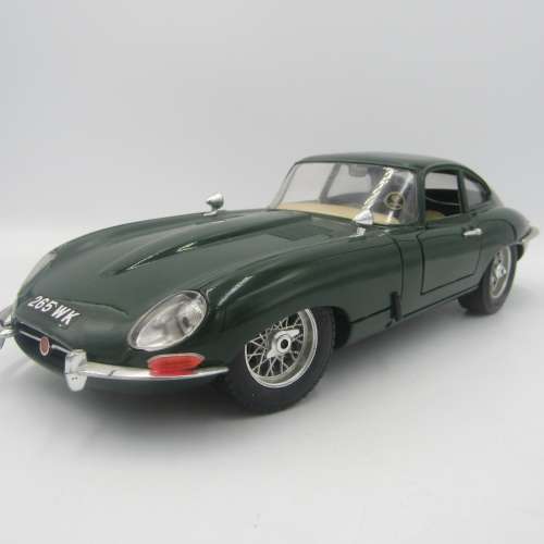 Bburago 1961 Jaguar E-Type die-cast model car - scale 1/18