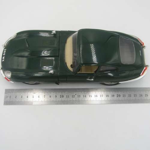 Bburago 1961 Jaguar E-Type die-cast model car - scale 1/18