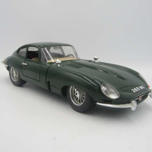 Bburago 1961 Jaguar E-Type die-cast model car - scale 1/18