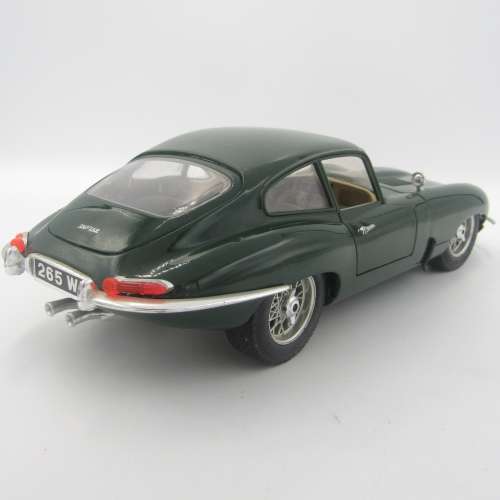 Bburago 1961 Jaguar E-Type die-cast model car - scale 1/18