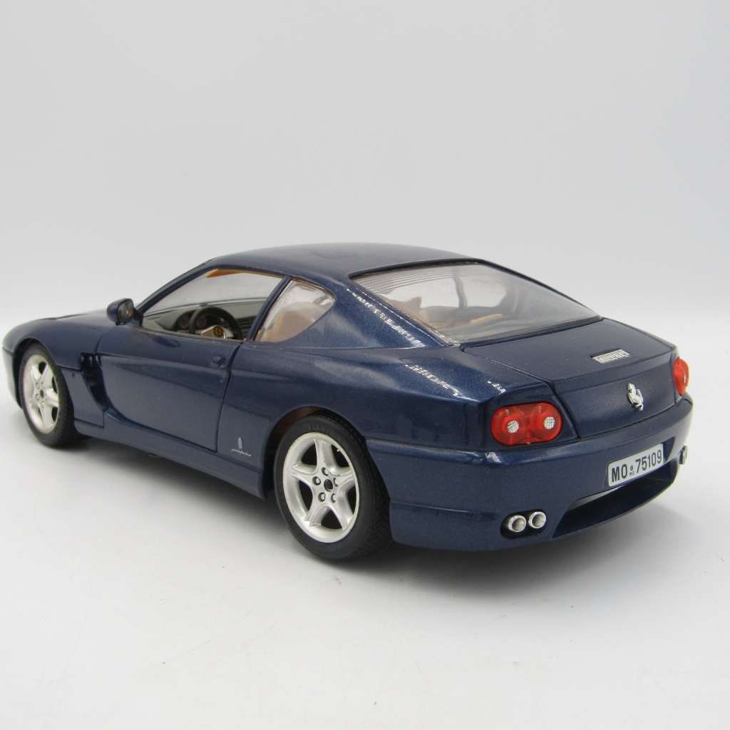 Bburago 1992 Ferrari 456 GT die-cast model car - scale 1/18