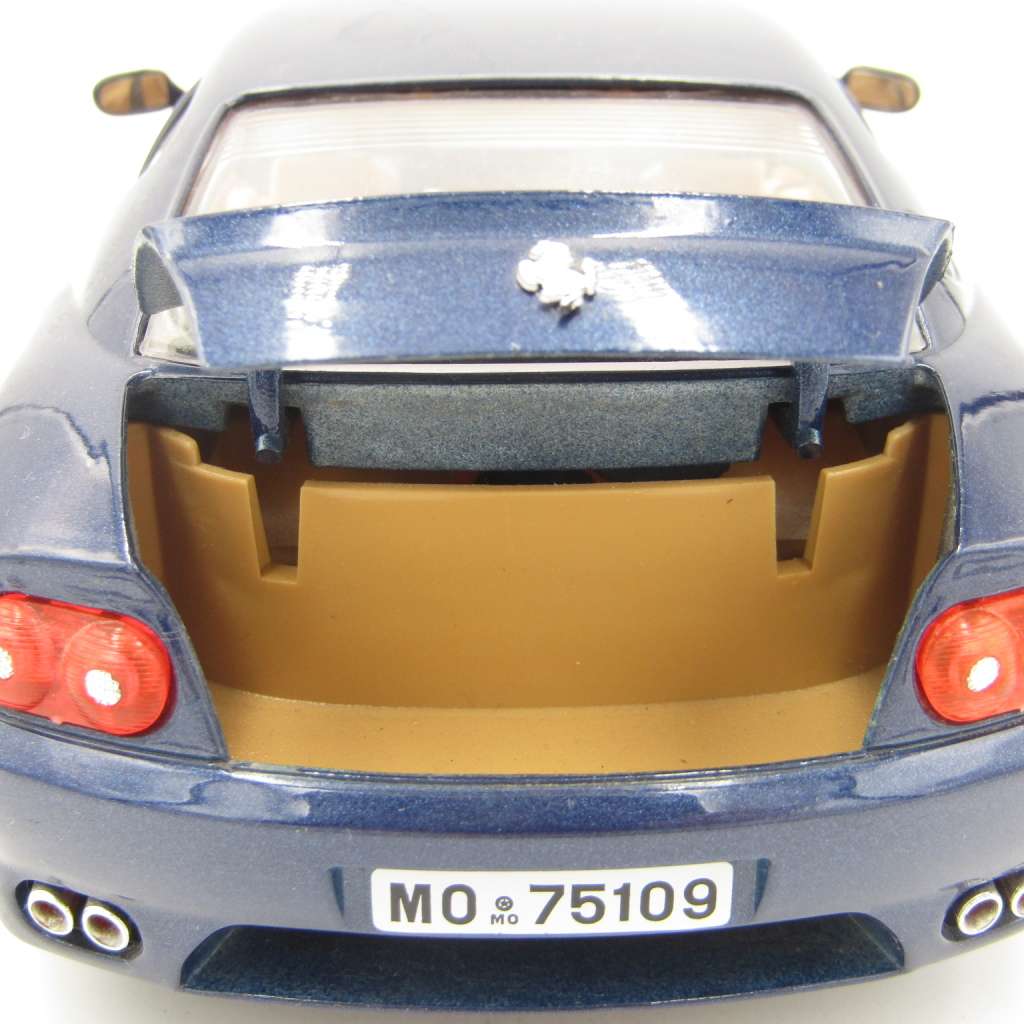 Bburago 1992 Ferrari 456 GT die-cast model car - scale 1/18