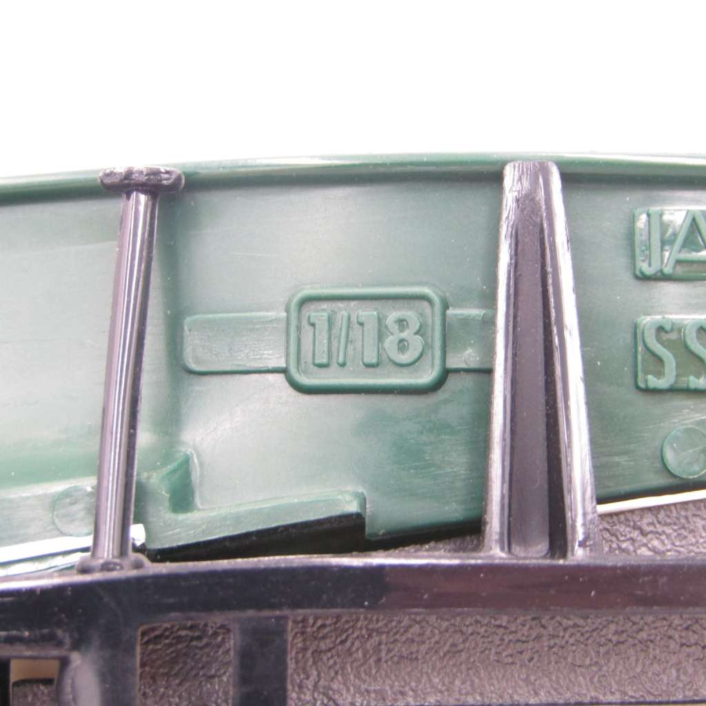 Bburago 1937 Jaguar SS 100 die-cast model car - scale 1/18