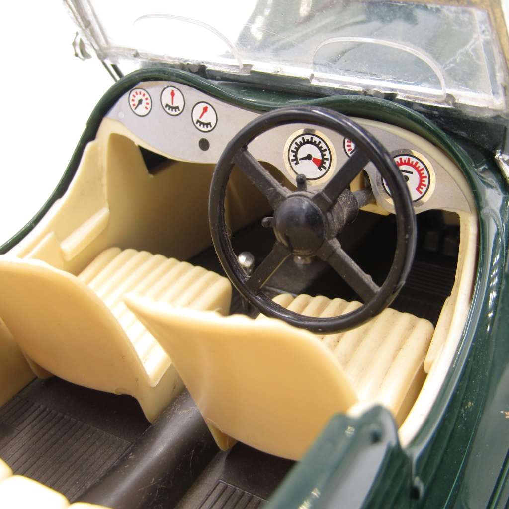 Bburago 1937 Jaguar SS 100 die-cast model car - scale 1/18