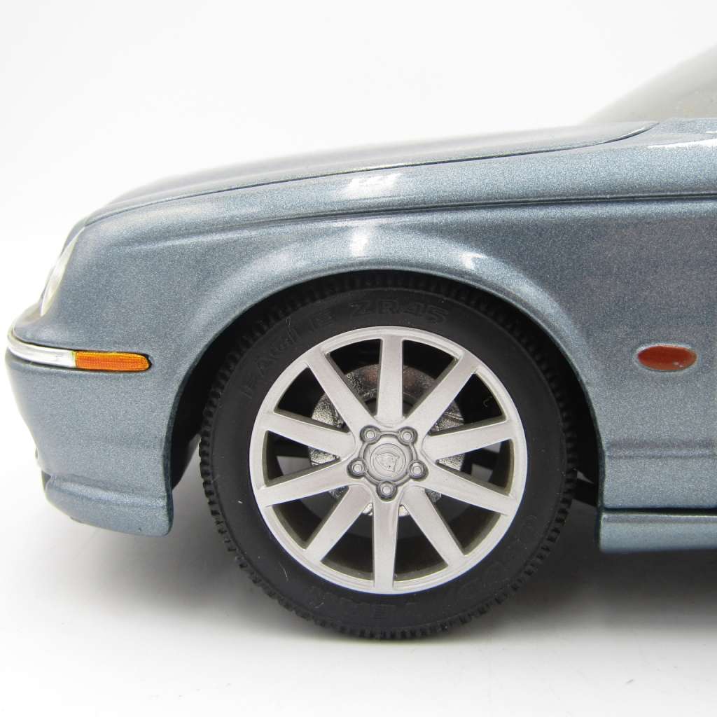 Maisto Jaguar S-Type die-cast model car - scale 1/18
